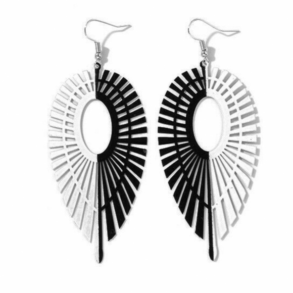 Fashion Jewelry Jewelry - Womens‎ Black and White Acrylic Leaf Earrings